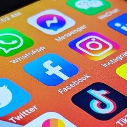 Social Media app icons on a smart phone