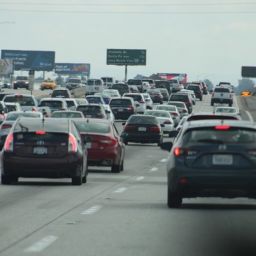 Car traffic on the freeway